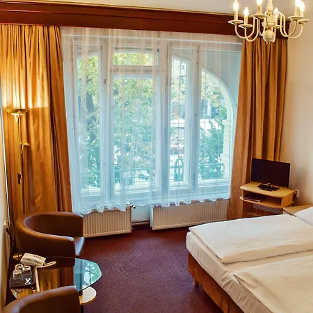 Meran Hotel 3*